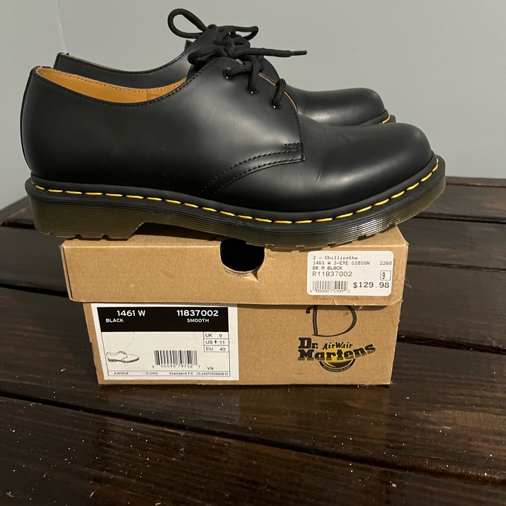 Worn once Doc Martin Oxfords Size 11 women mens 10 Uk 9 and EU 43 Offers welcome